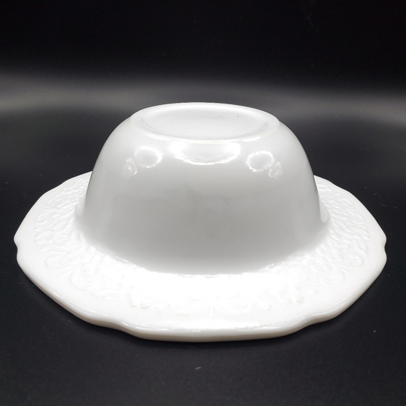 Indiana Milk Glass Bowls (2) White Orange Blossom 5 1/2" Berry Fruit Dessert MCM - Picture 6 of 7